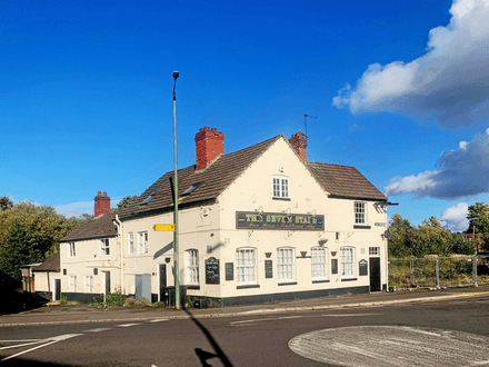 Public house with 3 bedroom living accommodation